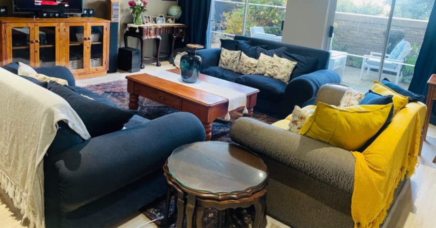 To Let 4 Bedroom Property for Rent in Bonza Bay Eastern Cape